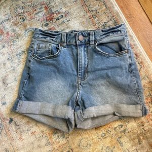 ONEILL stretchy denim cuffed shorts Size 26